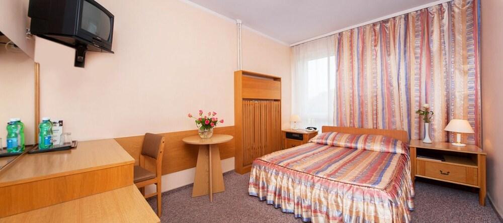 Hotel Gromada Łomża エクステリア 写真