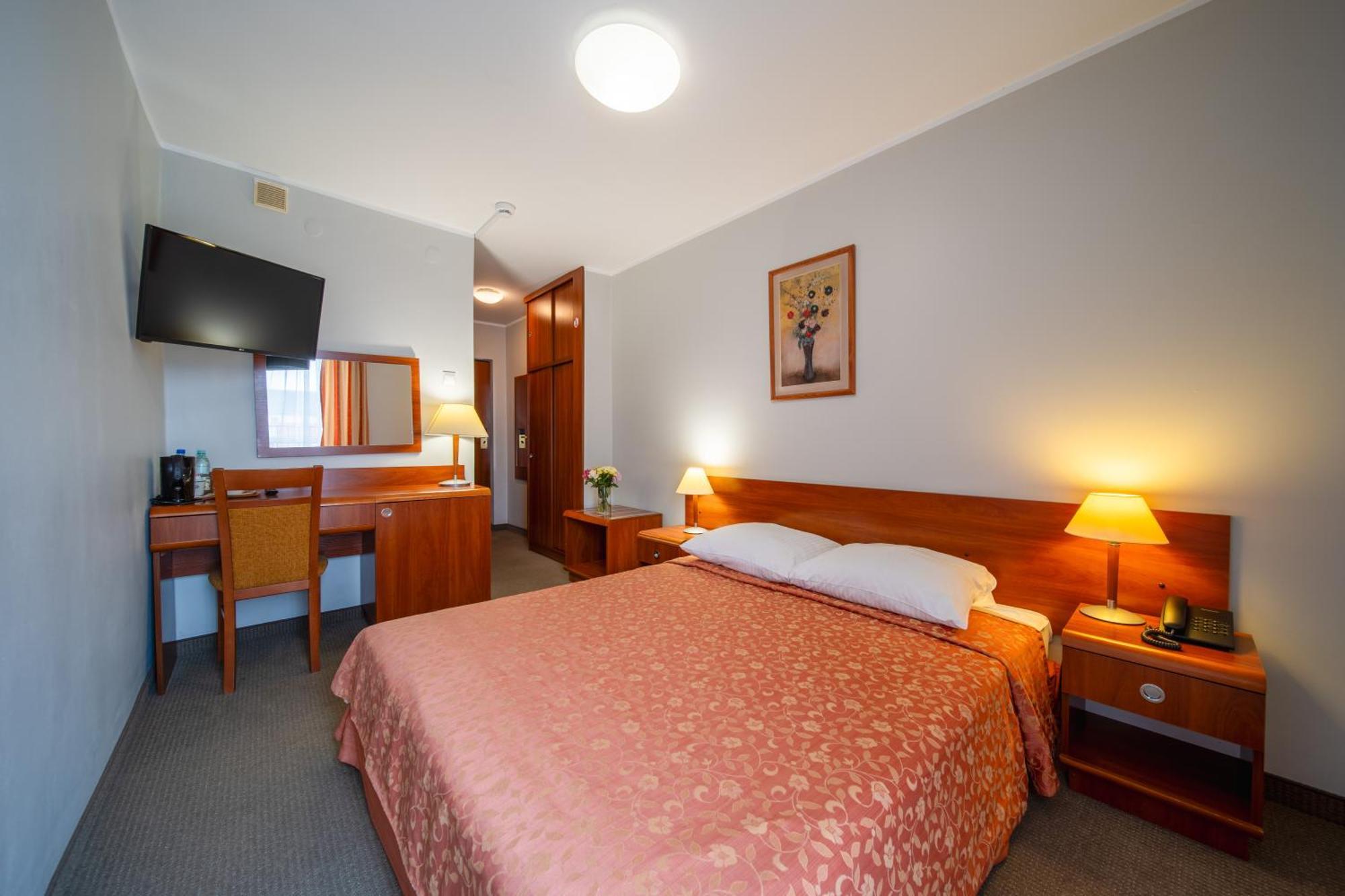 Hotel Gromada Łomża エクステリア 写真