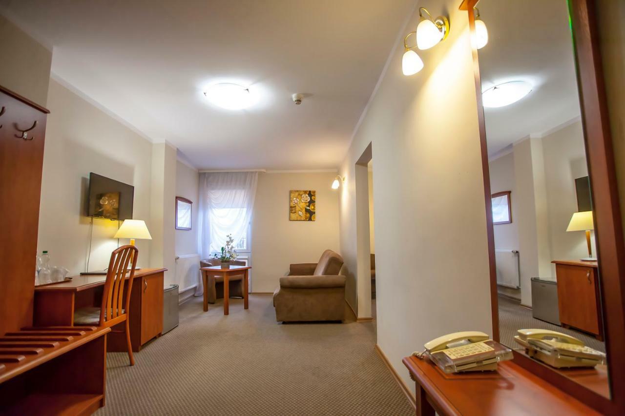 Hotel Gromada Łomża エクステリア 写真