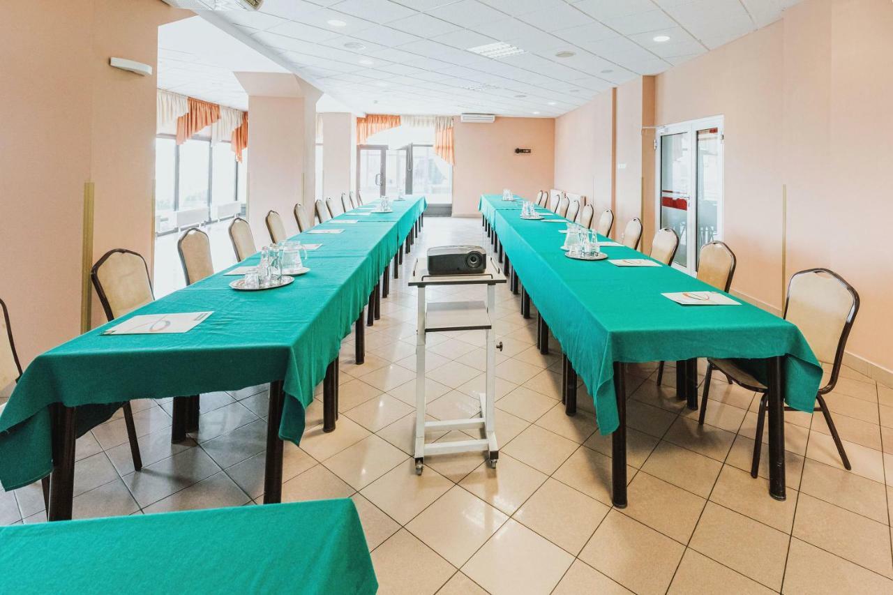 Hotel Gromada Łomża エクステリア 写真